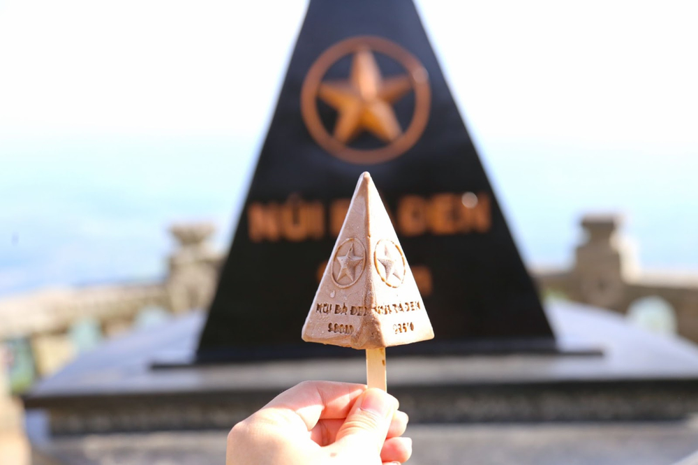 Món kem “check-in Núi Bà Đen”